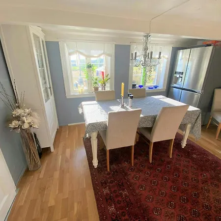 Lovely By Nidelva With Sauna And Hot Tub Åmli