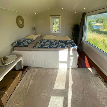 Lovely By Nidelva With Sauna And Hot Tub Åmli