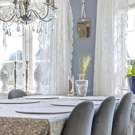 Lovely By Nidelva With Sauna And Hot Tub Ferienhaus Åmli