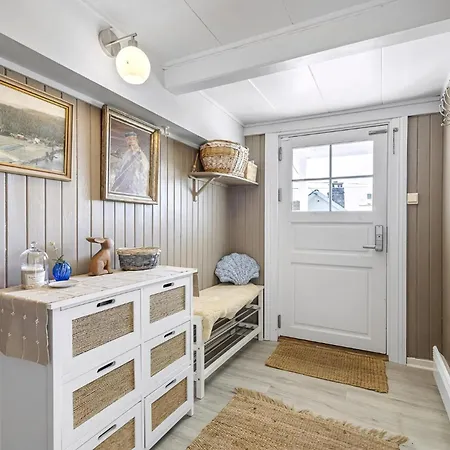 Lovely By Nidelva With Sauna And Hot Tub Ferienhaus Åmli