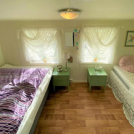 Lovely By Nidelva With Sauna And Hot Tub Åmli