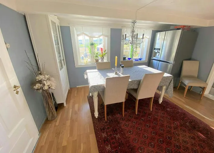 Lovely By Nidelva With Sauna And Hot Tub Åmli