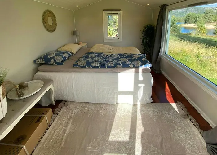 Lovely By Nidelva With Sauna And Hot Tub Åmli