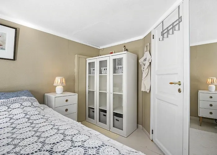 Lovely By Nidelva With Sauna And Hot Tub Åmli