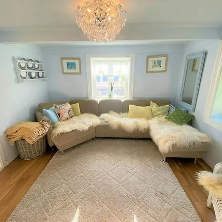 펜션 Lovely By Nidelva With Sauna And Hot Tub