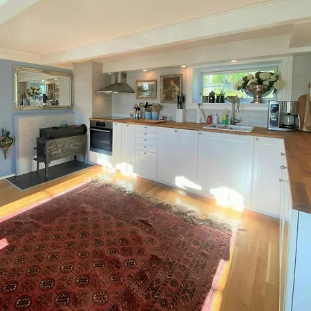 Lovely By Nidelva With Sauna And Hot Tub 펜션 Åmli