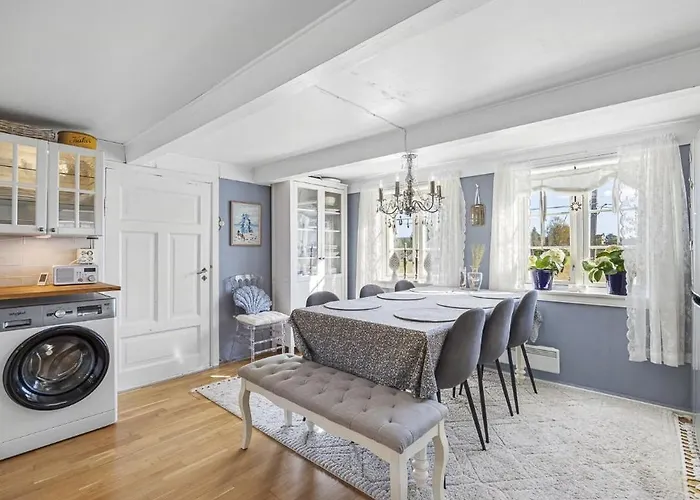 Lovely By Nidelva With Sauna And Hot Tub 펜션 Åmli