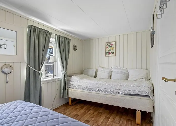 Lovely By Nidelva With Sauna And Hot Tub 펜션